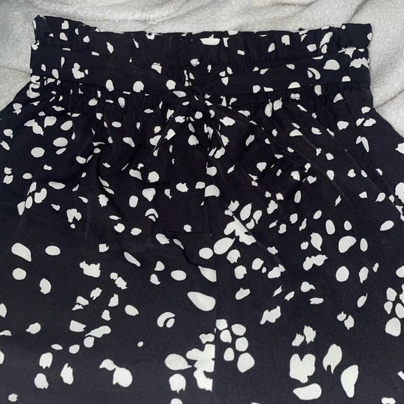 Staccato NWT Boutique Black & White Dalmatian Print Paperbag Flow Shorts - Picture 2 of 3